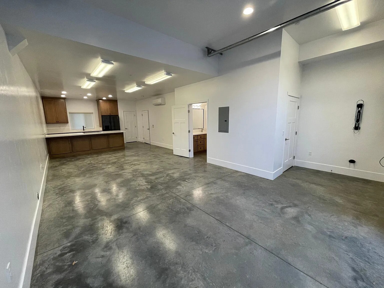707 Wall Street — photo 2