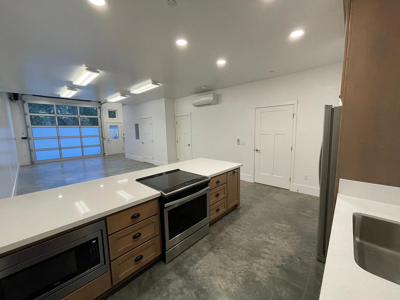 707 Wall Street — photo 3